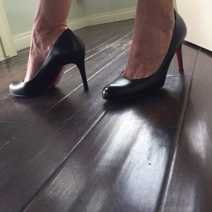 Christian Laboutin classic black pumps