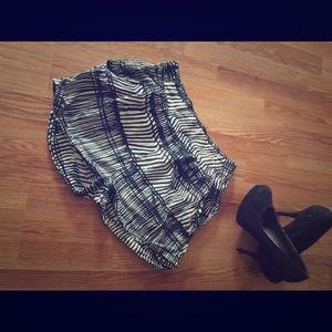 H&M tribal high waisted shorts. Black & White! 🌞