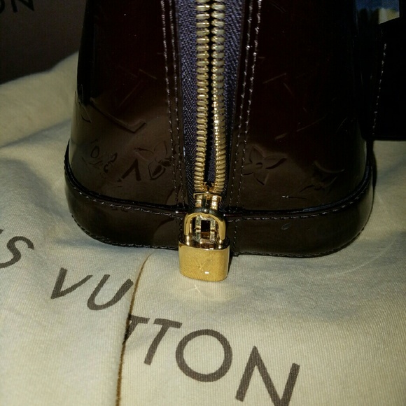 Louis Vuitton Alma PM Monogram Vernis Leather - Picture 2 of 4