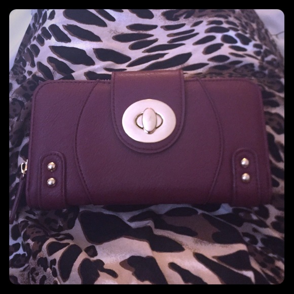 Burgundy wallet - Picture 1 of 4