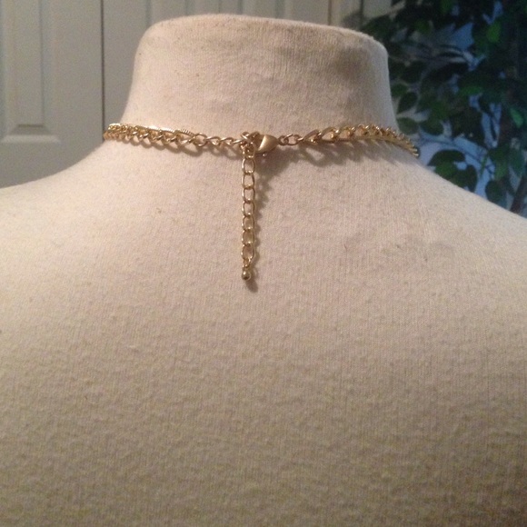 Artistic Floral adorned necklace - Picture 2 of 4