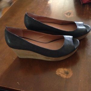 Lucky Brand Black Leather Peep Toe wedges