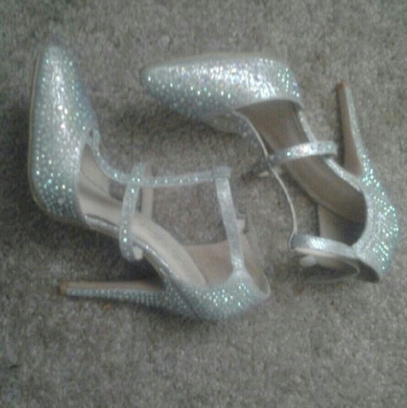 Heels - Picture 2 of 3