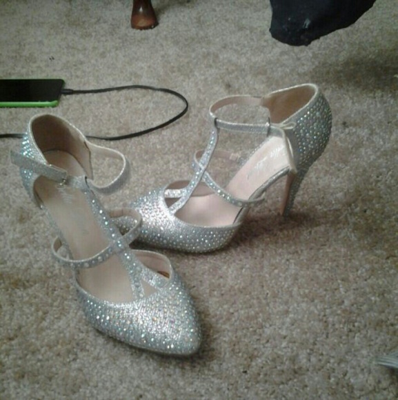 Heels - Picture 3 of 3