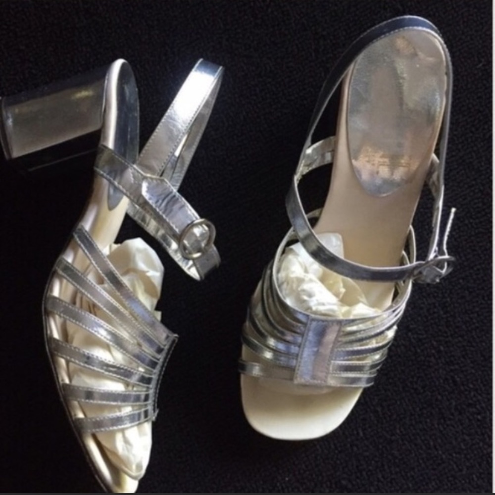 Winter Whites ❄️Vintage Platnium Heels