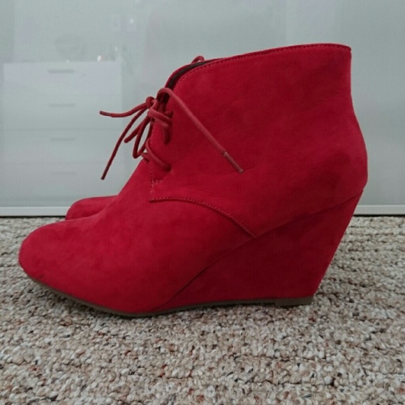 ?NEVER WORN ?Red Ankle length booties with heel