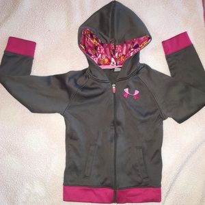 Gently used Under Armour Girls size 6x hoodie.