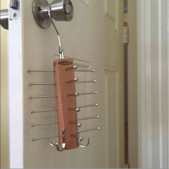 Tie hanger
