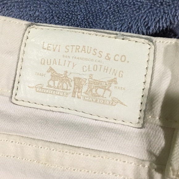 White Levi Jeans 10/30 - Picture 4 of 4