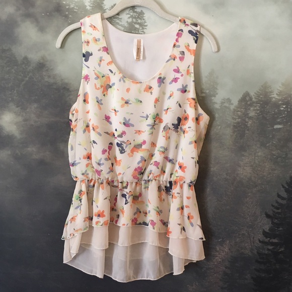 Tops - Breezy feminine patterned high-low blouse