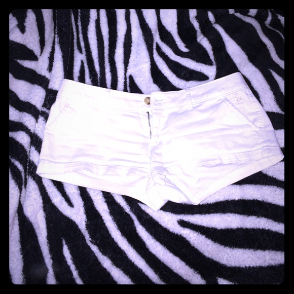 Abercrombie & Fitch Pants - Abercrombie white shorts