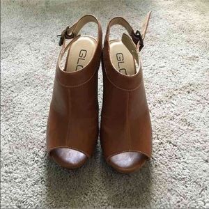GLO Jeans tan wedges