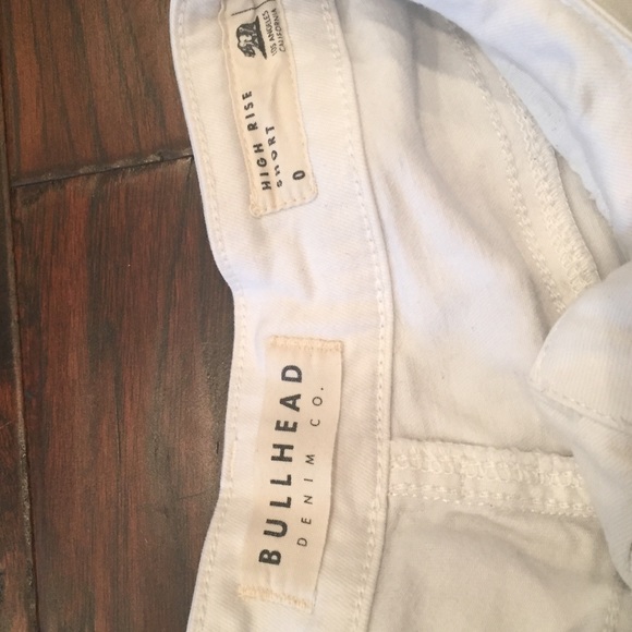 Bullhead High Rise White Shorts - Picture 4 of 4