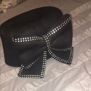 Black diamond bow hat