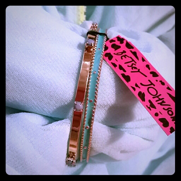New 2016 Betsey Johnson gold bangle bracelets