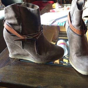 Ankle high wedged booties