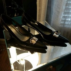 Stuart Weitzman 7.5N black patent kitten heels