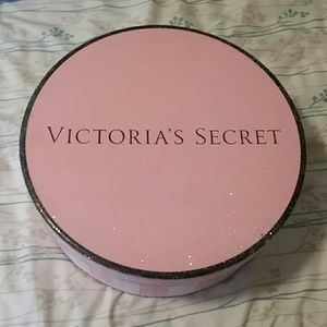 Victoria's Secret store display