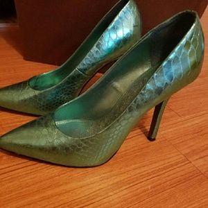 Teal size 8 heels.