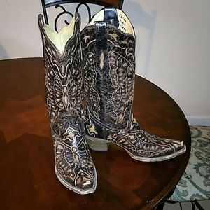 Final Price drop!Corral butterfly cowboy boots