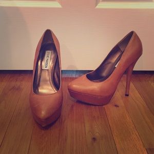 Steve Madden size 6.5 cognac platform pumps