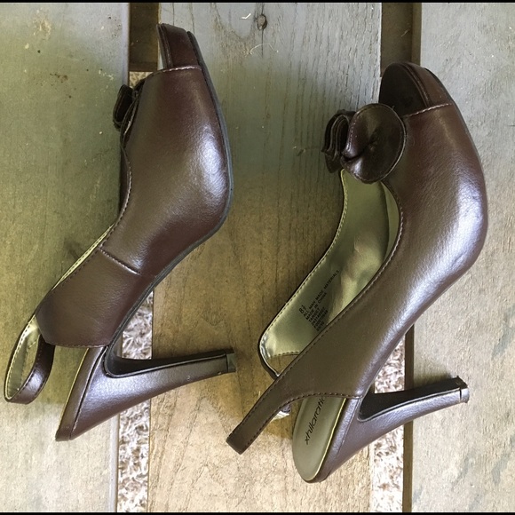 Open-toe Brown Ruffle Slingbacks - 8 1/2 - Picture 4 of 4