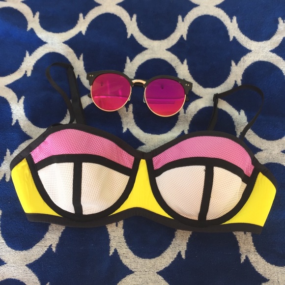 Triangl Style Bathing Suit Top- Small - Picture 1 of 2