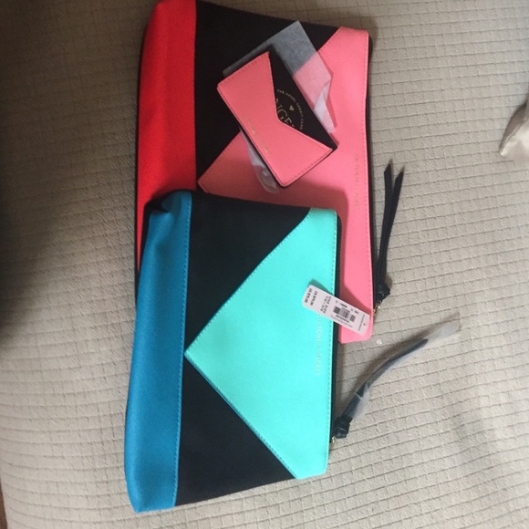Victoria secret clutch 50$