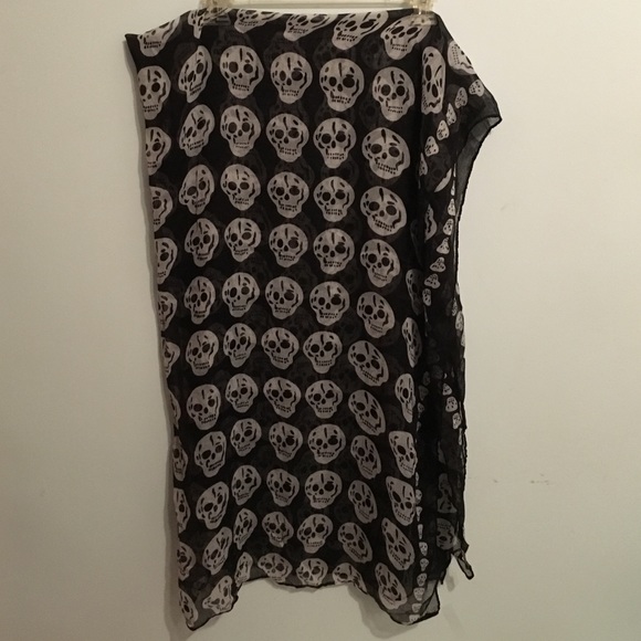 Skull scarf