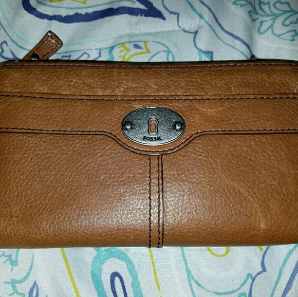 Tan fossil wallet