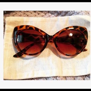 Sunglasses cat eye