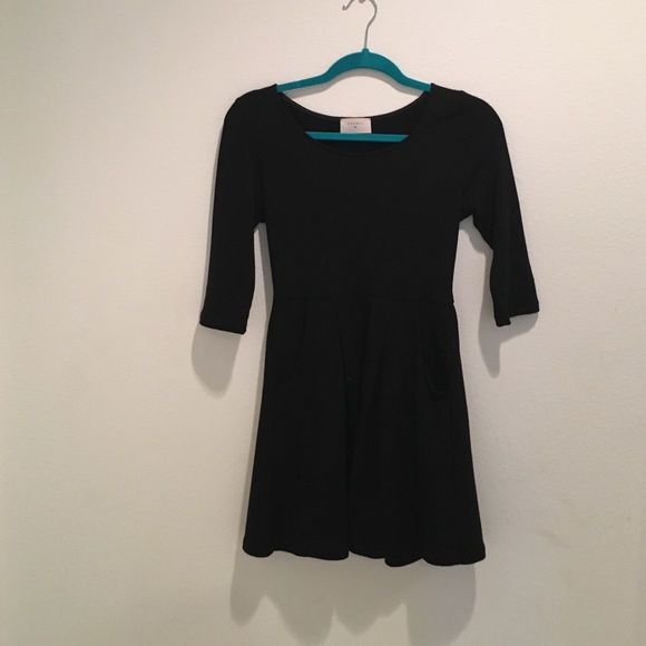 Quarter sleeved black dress - Picture 1 of 4