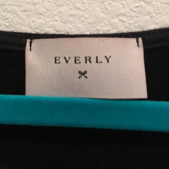 Quarter sleeved black dress - Picture 2 of 4