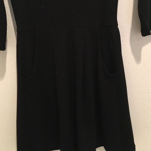 Quarter sleeved black dress - Picture 3 of 4