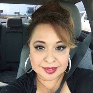 Meet your Posher, Monica