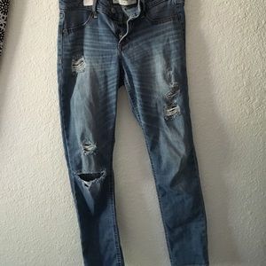 Abercrombie & Fitch Ripped Ankle Skinny Jeans!!