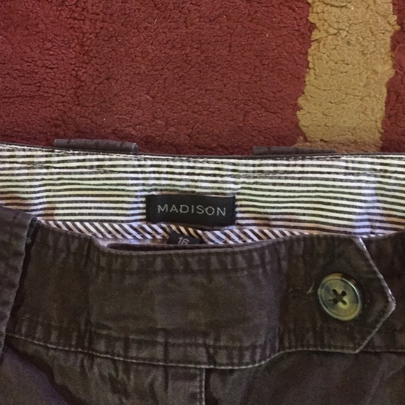 Shorts - Picture 3 of 4