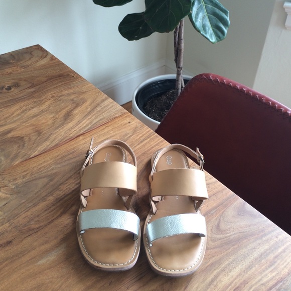Gap leather sandals