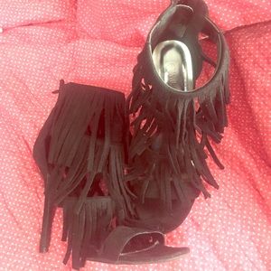 Fringe black heels