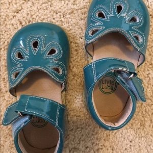 💞BUNDLE DEAL!💞 TWO pairs Livie&Luca petals