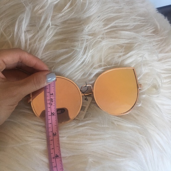 Rose Gold Mirrored Sunglasses gold frame - Picture 4 of 4