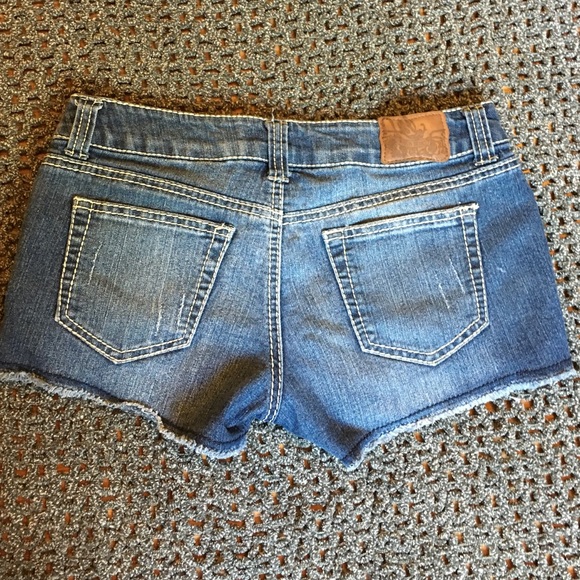 ❌❌SOLD❌❌Paris Blue's shorts - Picture 2 of 3