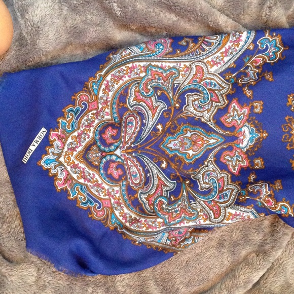 Scarf - Picture 2 of 2