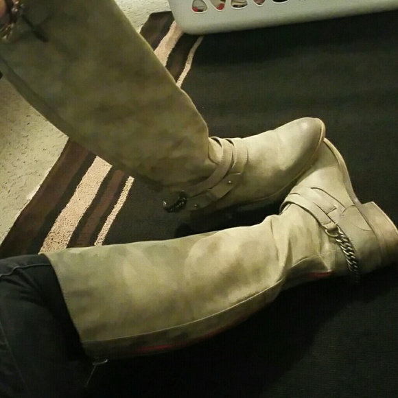 Grey back zip up madden girl boots