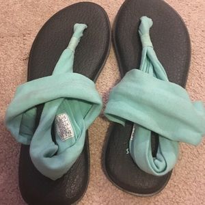 Sanuk sandals!! TEAL & BLACK