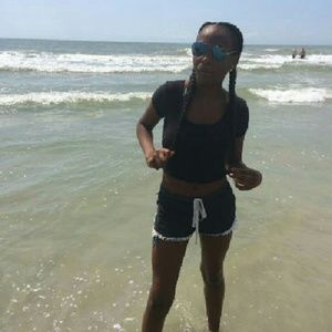 Meet your Posher, Cara