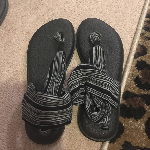 Sanuk sandals in strips