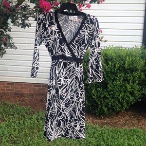 Black + White Floral V-Neck Maternity Dress