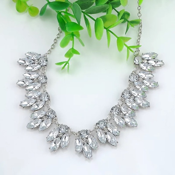 Jewelry - Rhinestone necklace