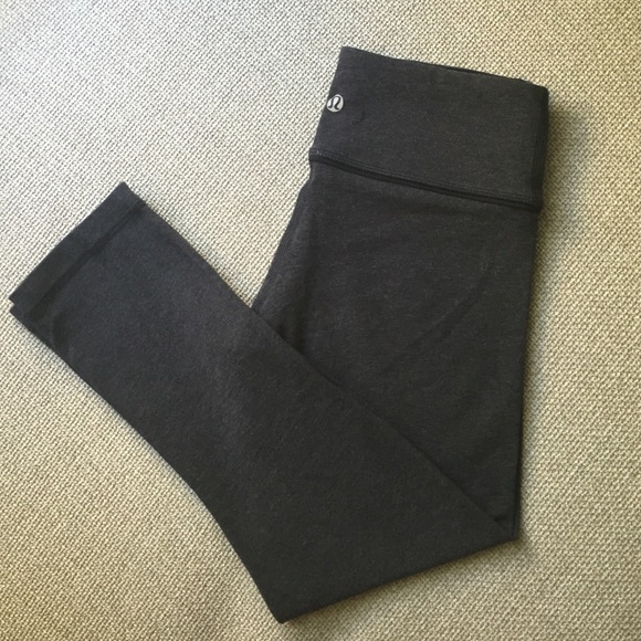 SALE🍋Lululemon🎉 heather gray crop leggings